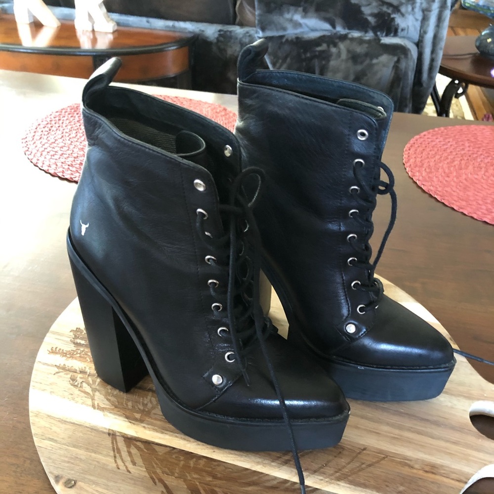 Beautiful Windsor smith ankle boots